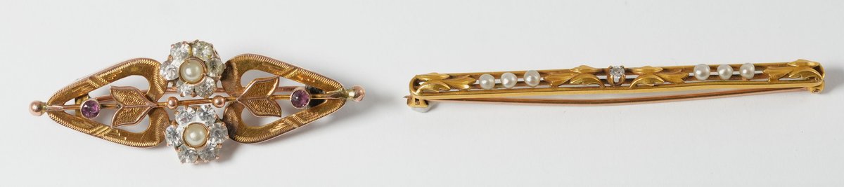 Jewelry lot (2) Bar pins one in 14K