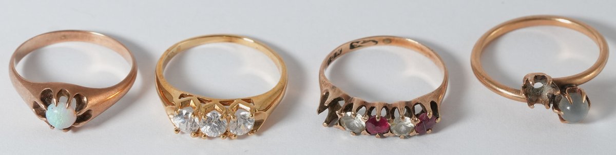 Jewelry lot (4) Assorted rings in 10K gold