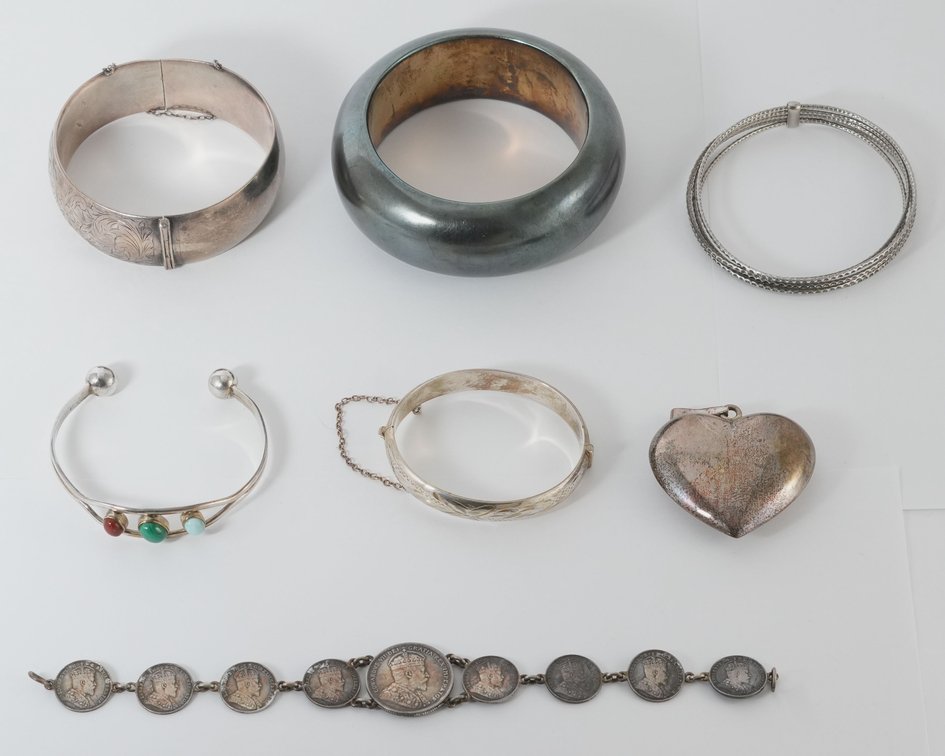 Jewelry lot (7) Assorted pieces in Silver