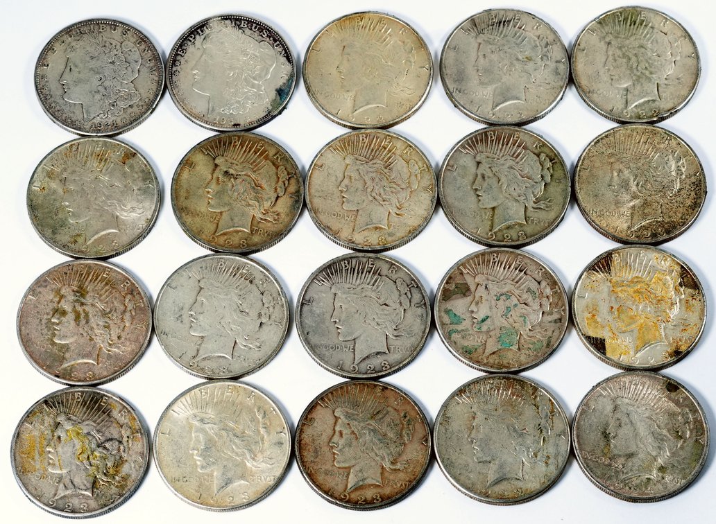 US coin lot (20) Morgan and Peace silver dollars