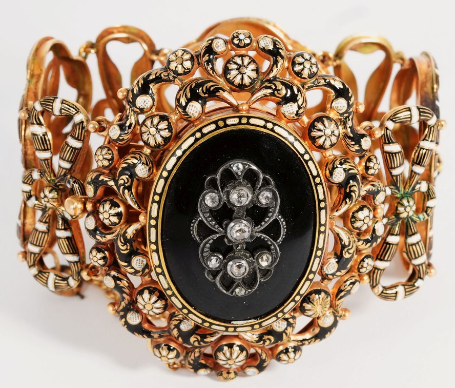 Diamond, enamel & 14K gold Victorian locket bracelet in a woven bow design