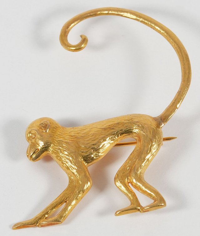 .800 gold monkey pin with curved tail