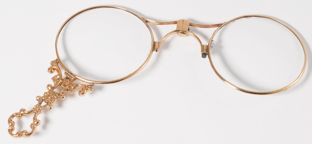 14K yellow gold expandable spectacles with floral details