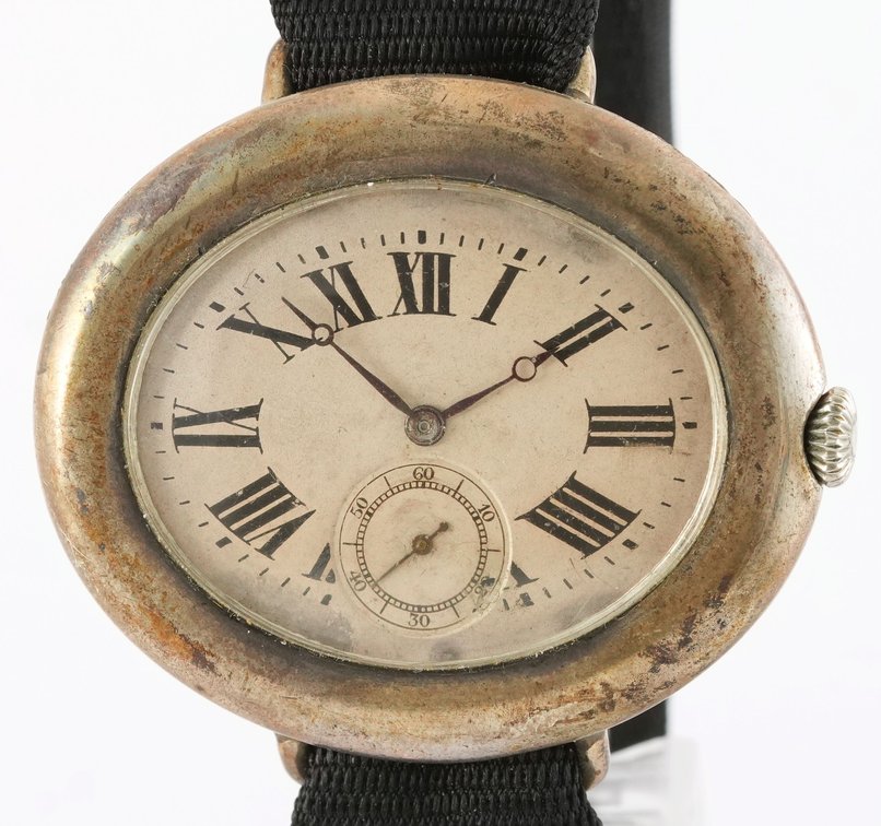 Movado trench watch, manual wind in silver