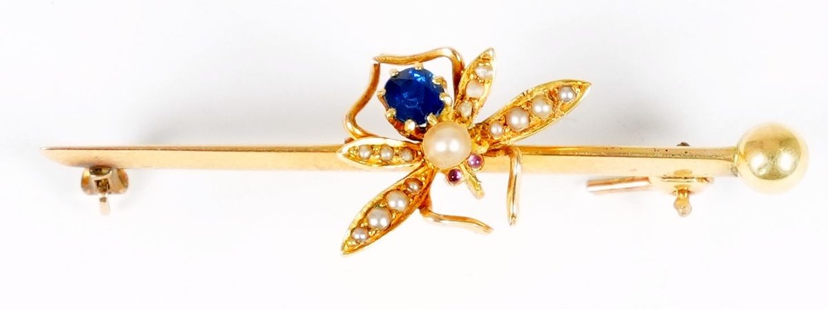 Sapphire, pearl and 14K yellow gold bar pin in the style of a bug