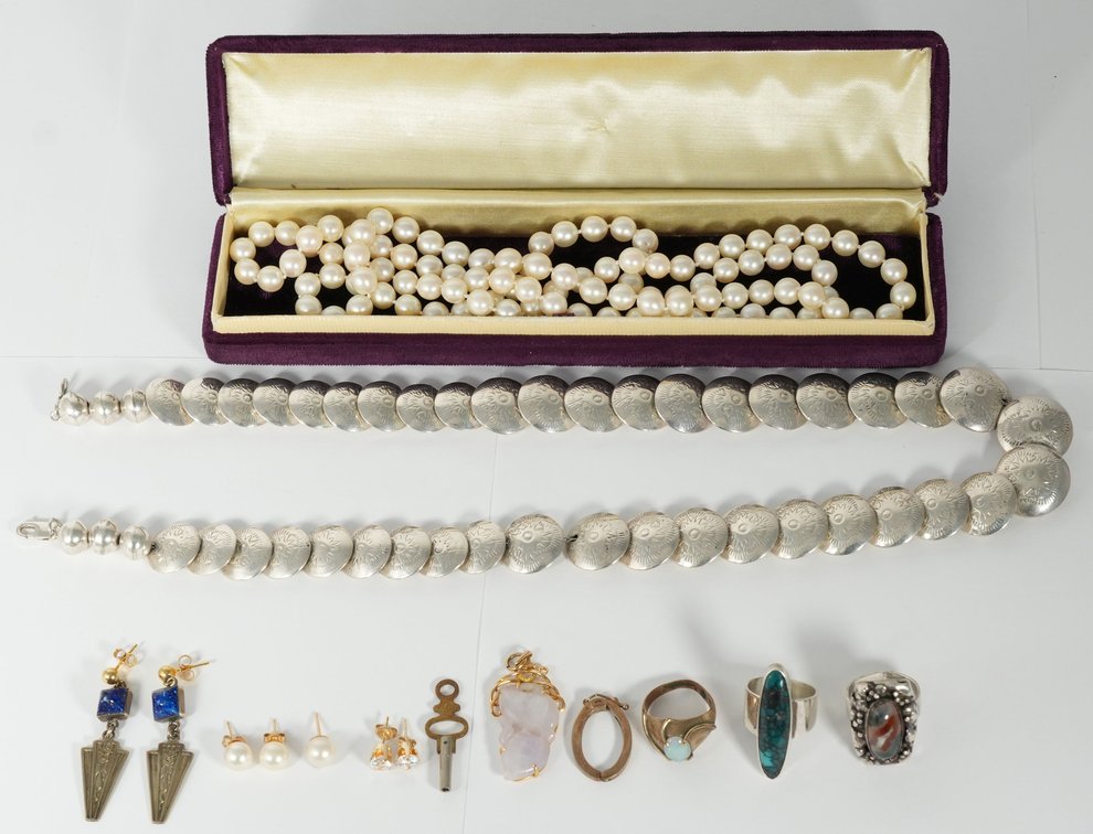 Jewelry lot (15) Assorted items as pictured