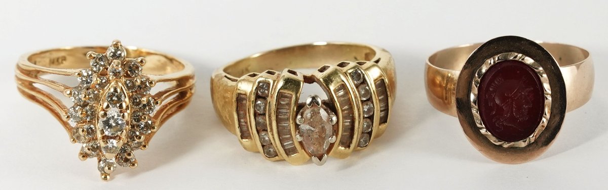 Jewelry lot (3) Gold rings in 14K & 9K gold