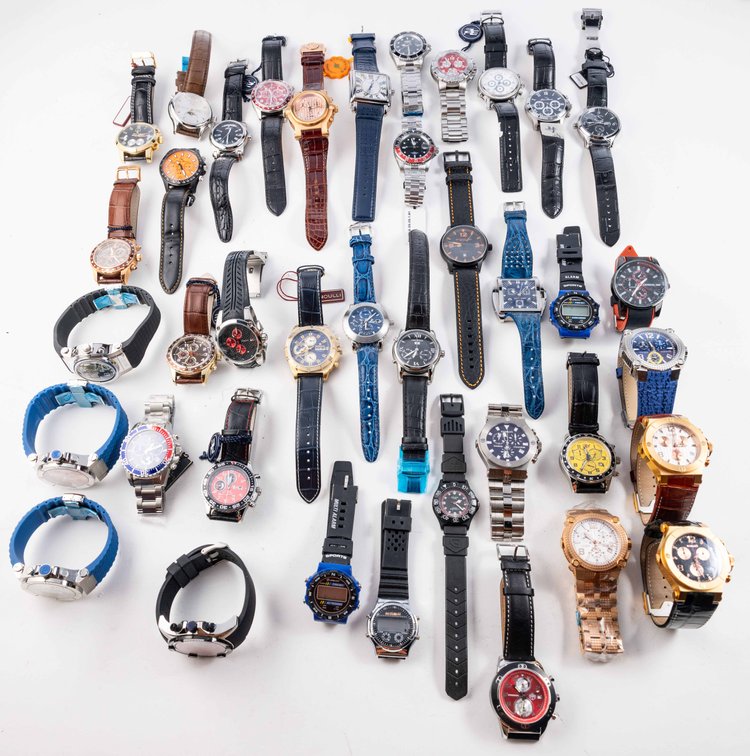 WW lot (39) Assorted Swiss, Japanese & Chinese automatic and quartz models, 11 run