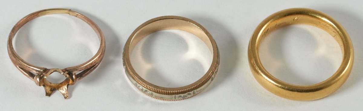 Jewelry lot (3) gold rings in 22K and 14K