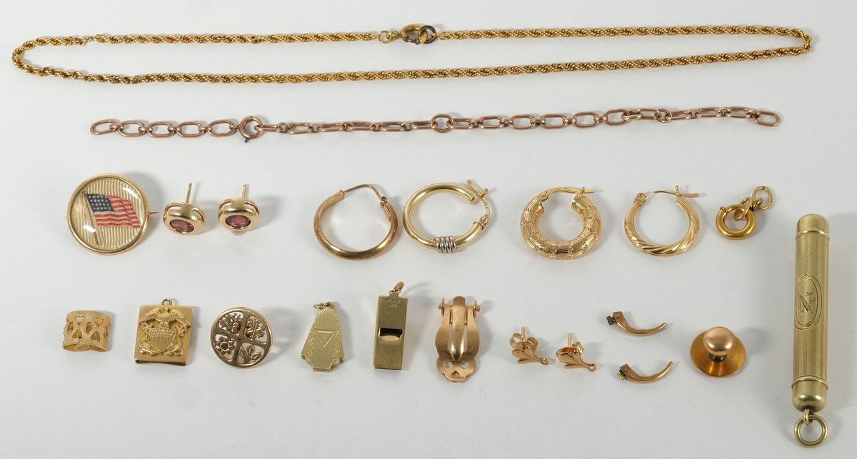 Jewelry lot (18) Assorted items in 18K, 14K, 10K, 9K, and rolled-gold