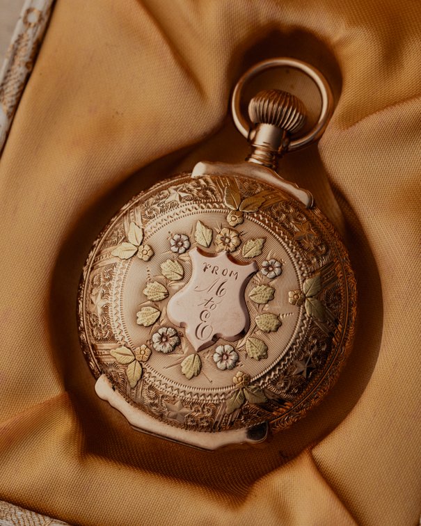 Columbus, pendant watch, 6S, 14K multicolor box hinge w/beautiful detail