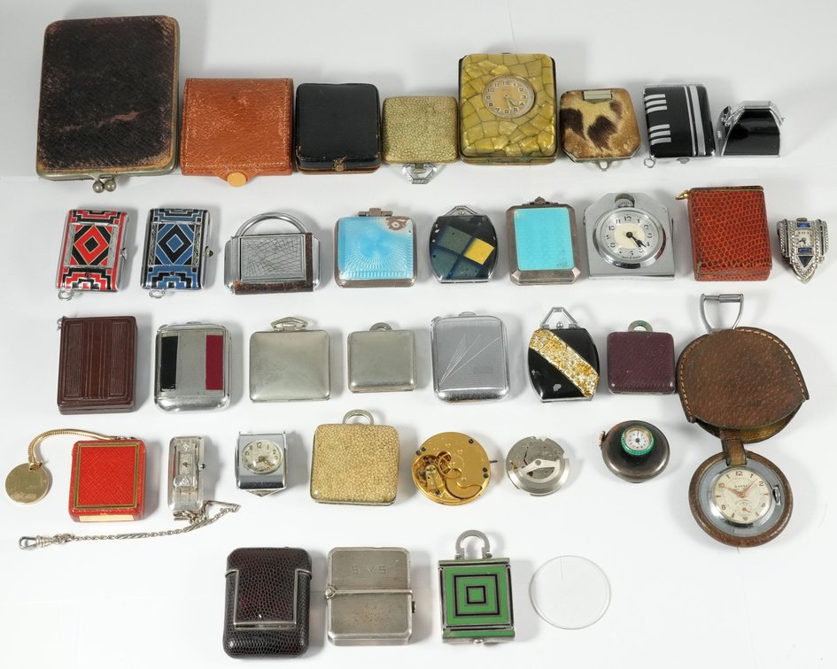 PW lot (32) Assorted travel or purse watches, seventeen run