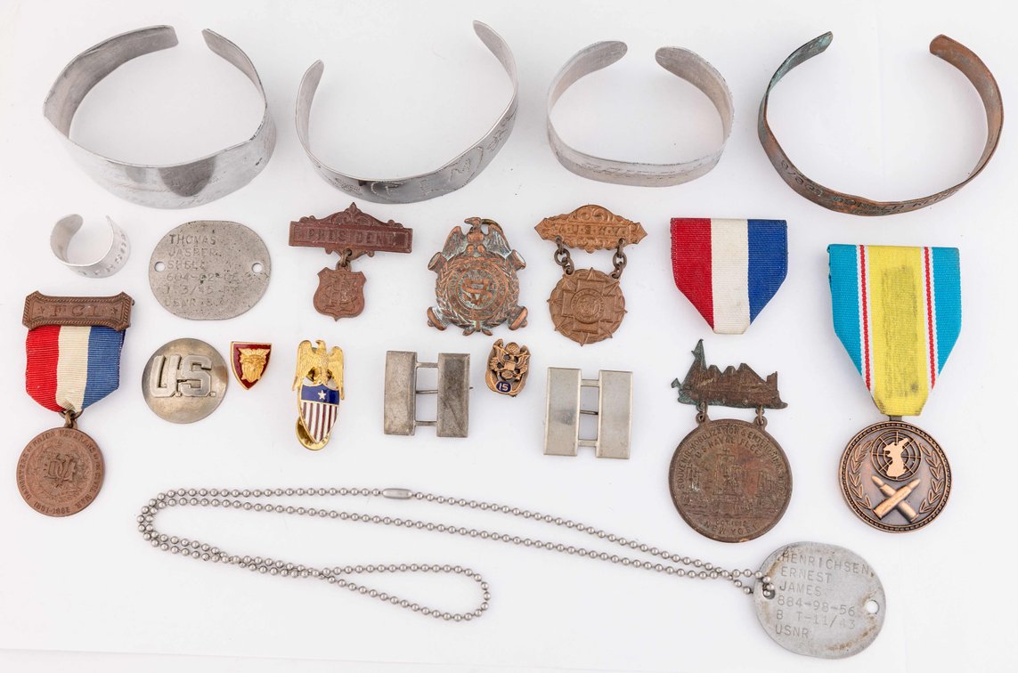 Military paraphernalia lot (18) Assorted medals, dog tags, pins, and more