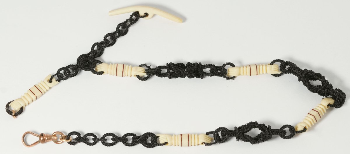Bone baluster link chain with T-bar