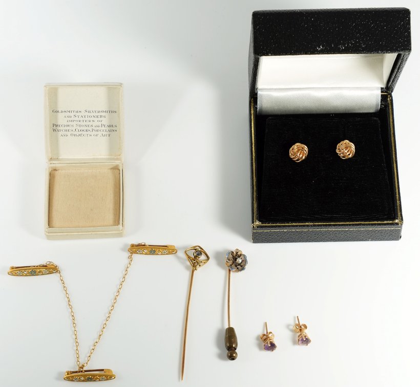 Jewelry lot (5) Assorted earrings & pins in 14K & 13K gold