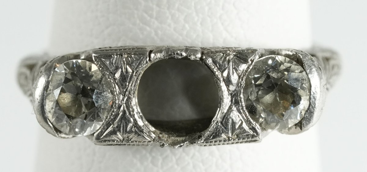 Diamond & platinum Art Deco filigree ring w/Box