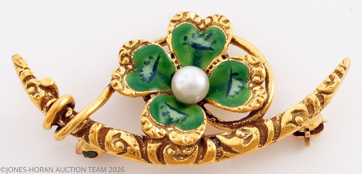 Enamel & 14K yellow gold pin
