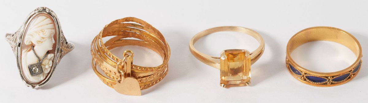 Jewelry lot (4) Assorted gold rings in 14K & 18K yellow gold