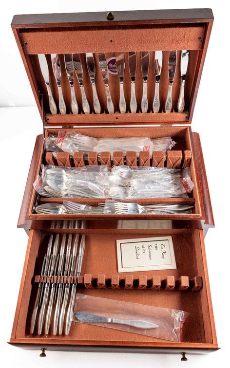 Lot (71) Reed & Barton silverware in Naken's tarnish-proof chest