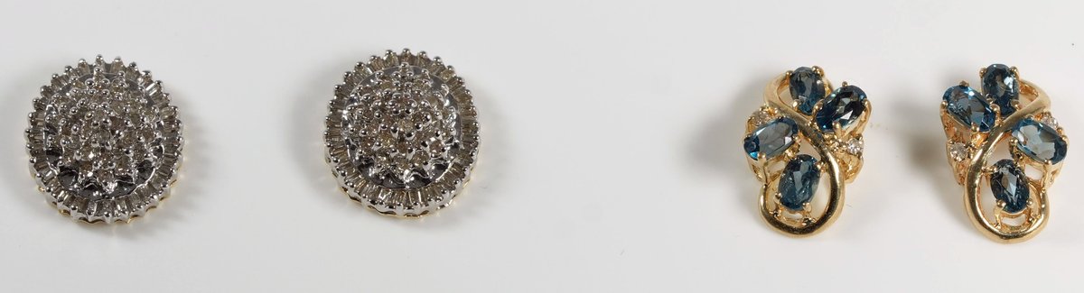 Jewelry lot (2) Desirable earrings