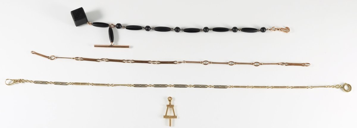 Chain lot (4) Assorted items in gold