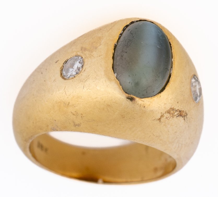 Chrysoberyl cat's eye & diamond ring in 18K yellow gold