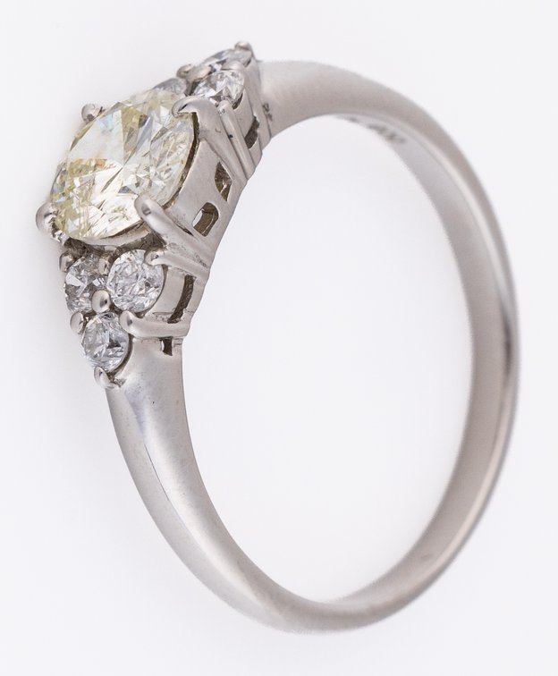 Diamond & platinum engagement ring