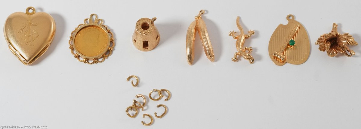 Jewelry lot (7) Assorted charm bracelet charms in 14K & 21K gold