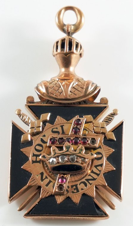 14K gold and enameled Masonic fob with engraved details