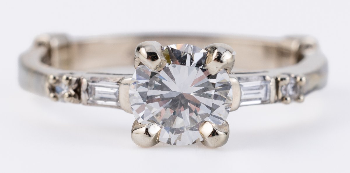 Diamond & 14K white gold engagement ring with adjustable arthritic shank