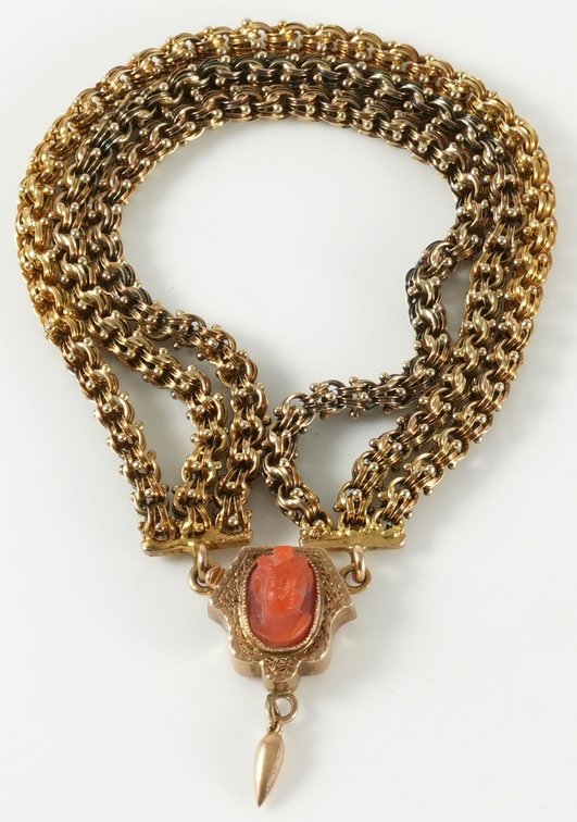 Pink coral & 11-13K yellow gold bracelet