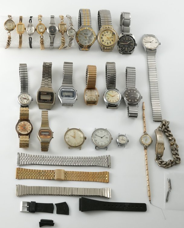 WW lot (23) Assorted Swiss, American & Asian Quartz & Mechanical models, 6 run