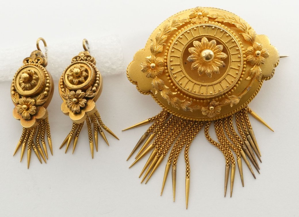 14K yellow gold Victorian mourning suite with high karat wash