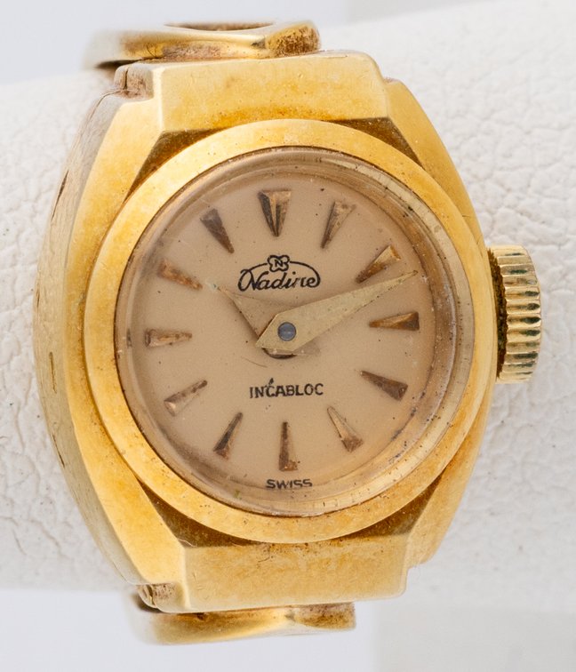 Nadire ring form watch in 18K yellow gold