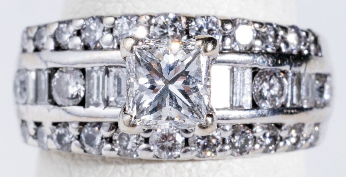 Diamond & 14K white gold engagement ring