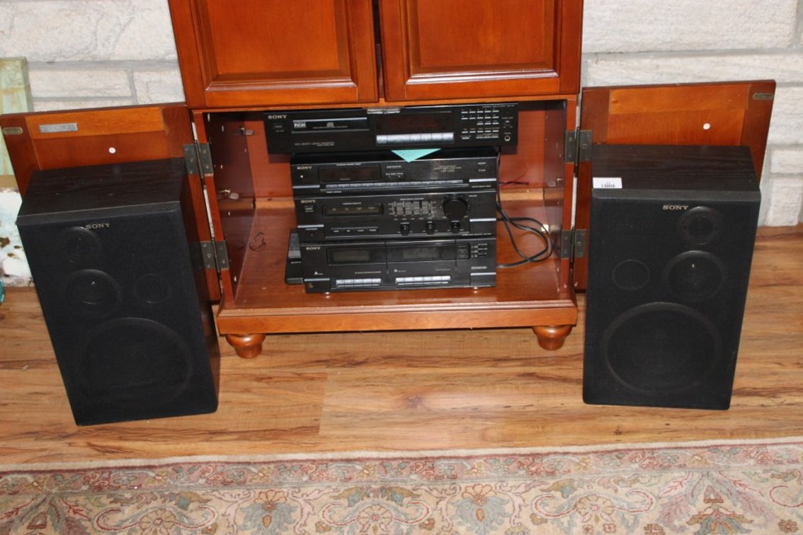 Sony Home Stereo Am Fm Dual Cassette And A Separate Sony Cd Player, Has Remote