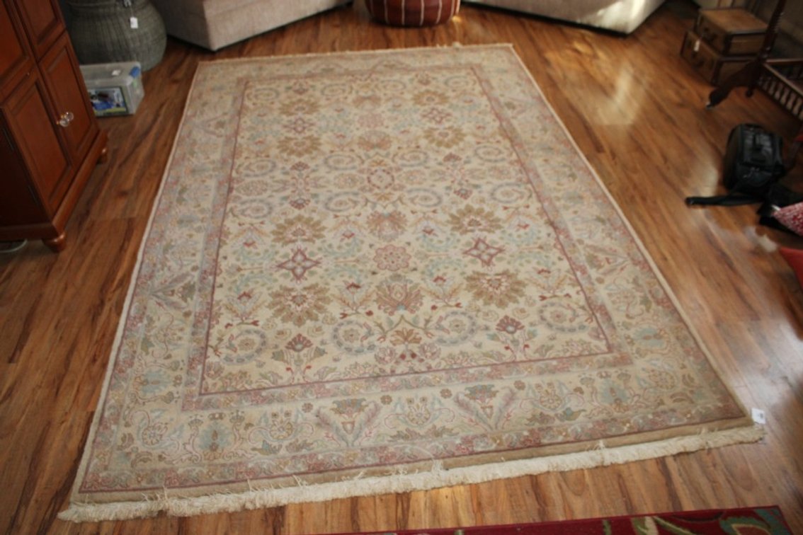 Area Rug, Measures 102 x 65