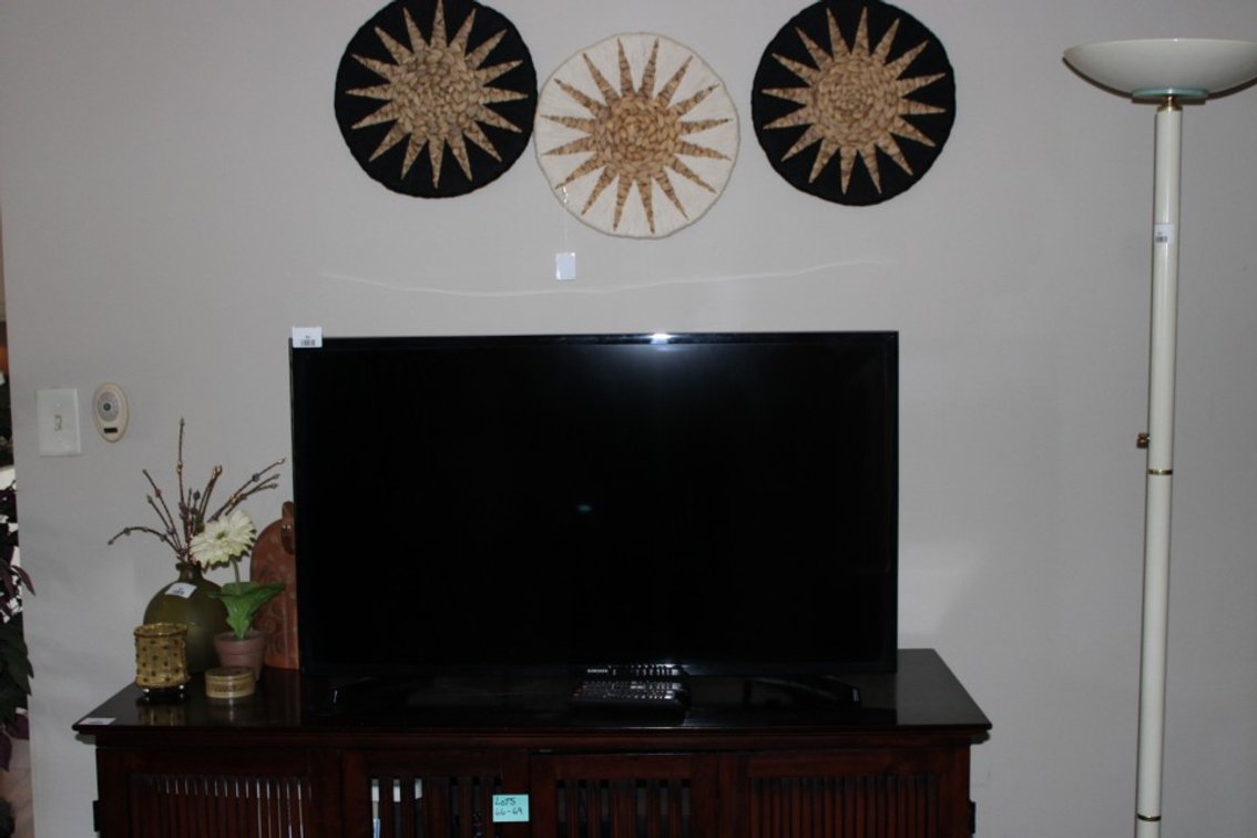 40 Inch Samsung Tv With Cord And Two Remotes