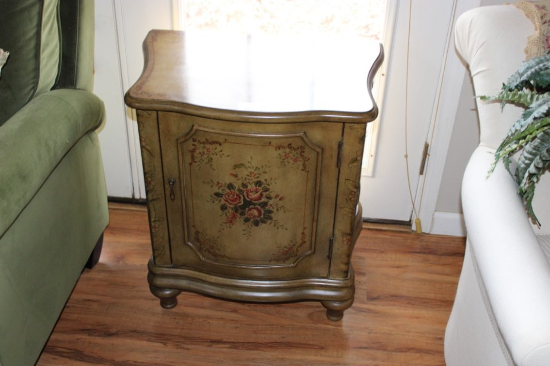 One Door Cabinet, Measures 22 x 15 x 26