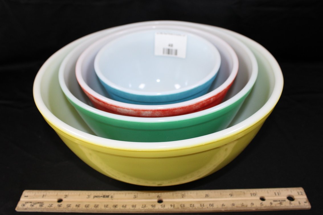 Four Piece Pyrex Primary Color Mixing Bowl Set