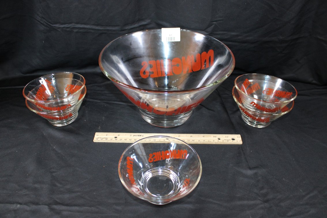 Munchies Six-Piece Snack Set. Serving Bowl Has A Chip.
