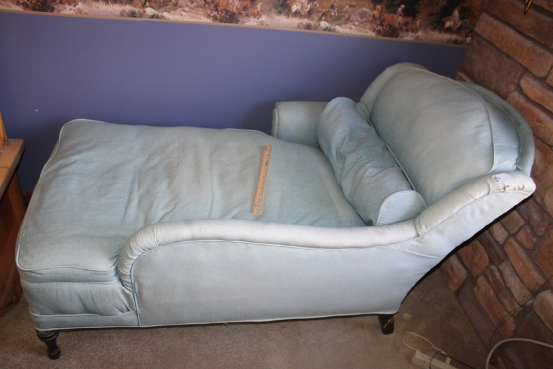 Chaise Lounge, Measures 60 x 30 x 30