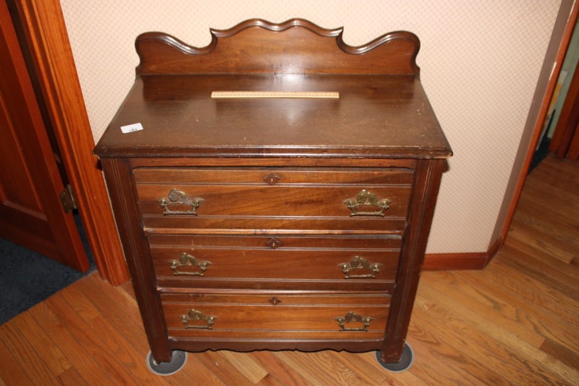 Victorian Walnut 3 Drawer Bachelors Chest Dimensio