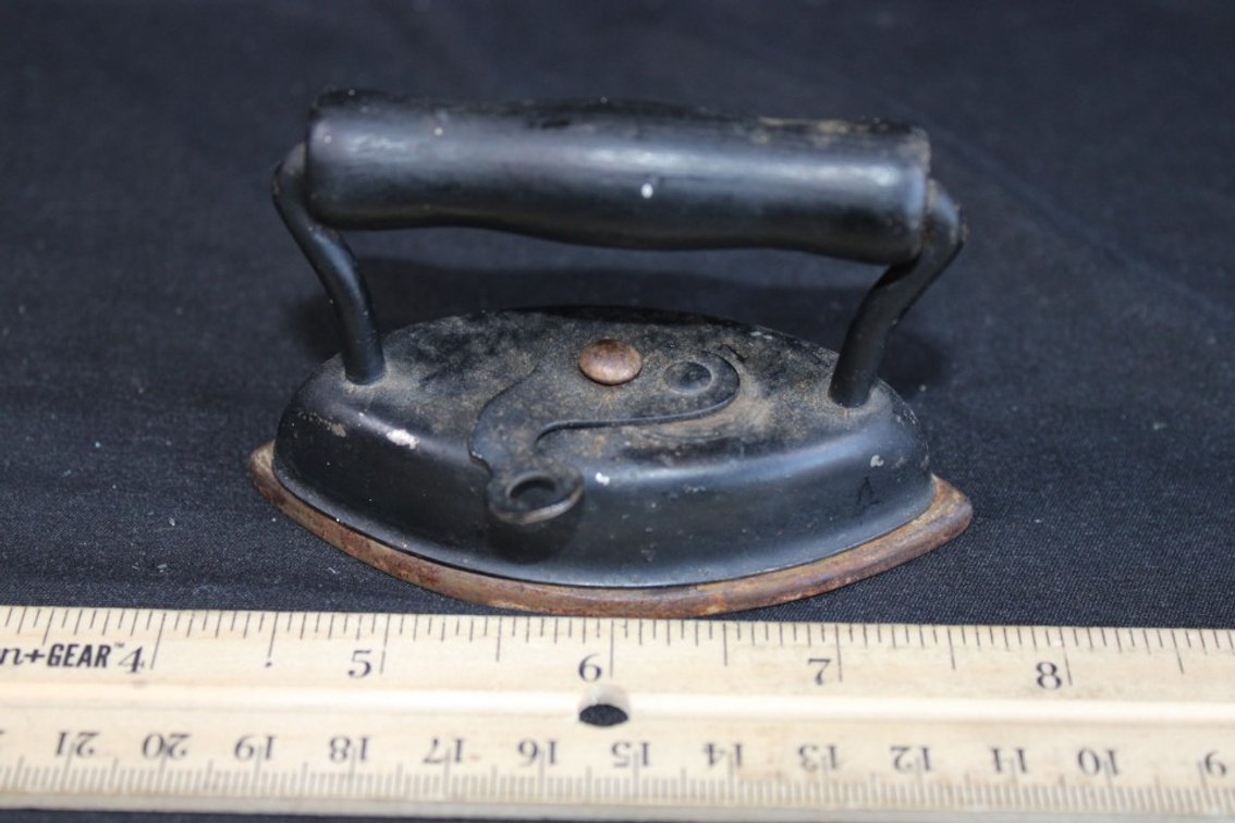 Sad Iron, No. 602, Dover, Usa, 3.5 Long.