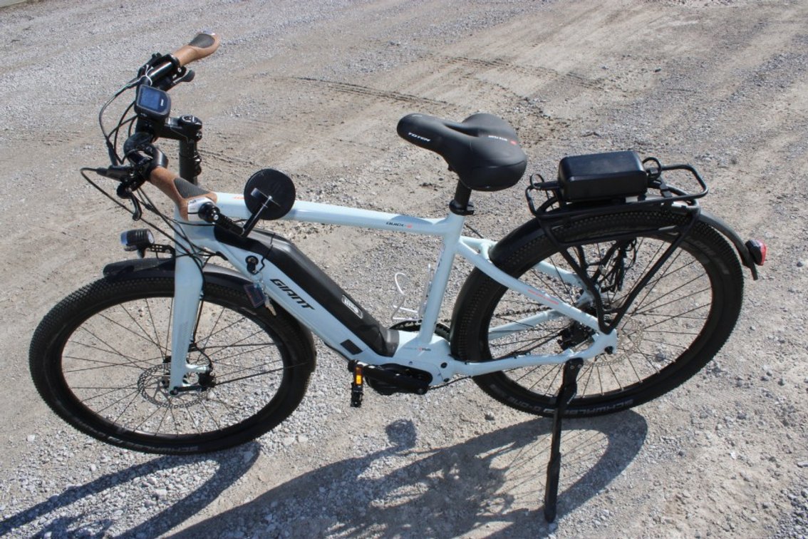 Giant Quick-E Electric Bike Has Battery Charger And Key, Works
