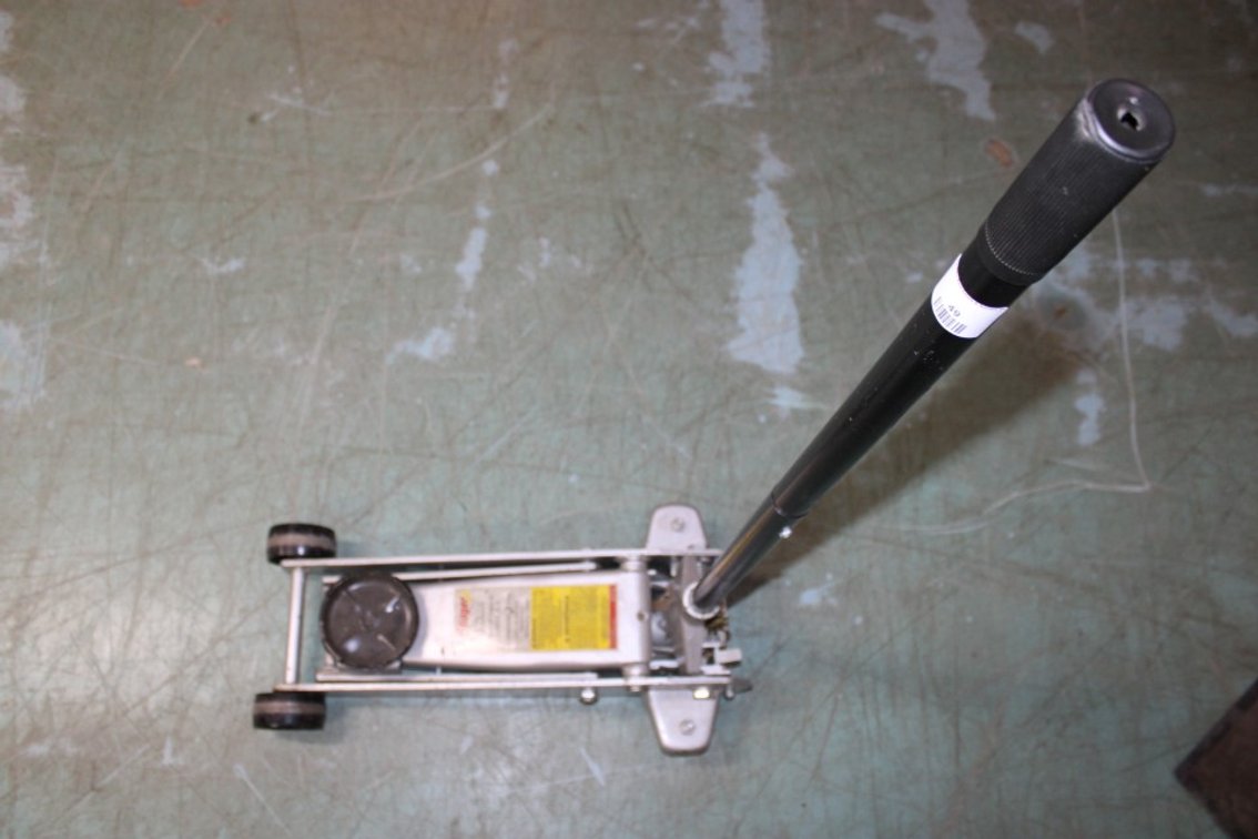 Stinger 3 Ton Floor Jack.