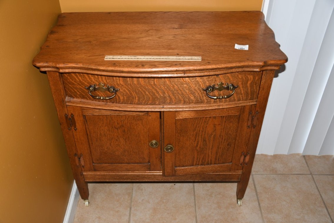 Antique Oak Wash Stand - Measures 33 x 18 x 31