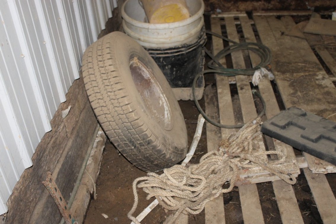 Loose Contents of Stalls, Not to Include Farm Gates