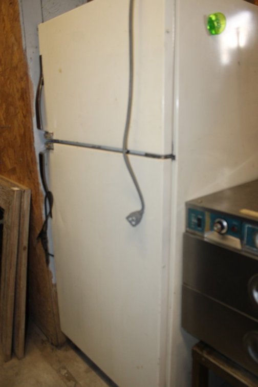 Magic Chef Refrigerator, 29 x 28 x 65