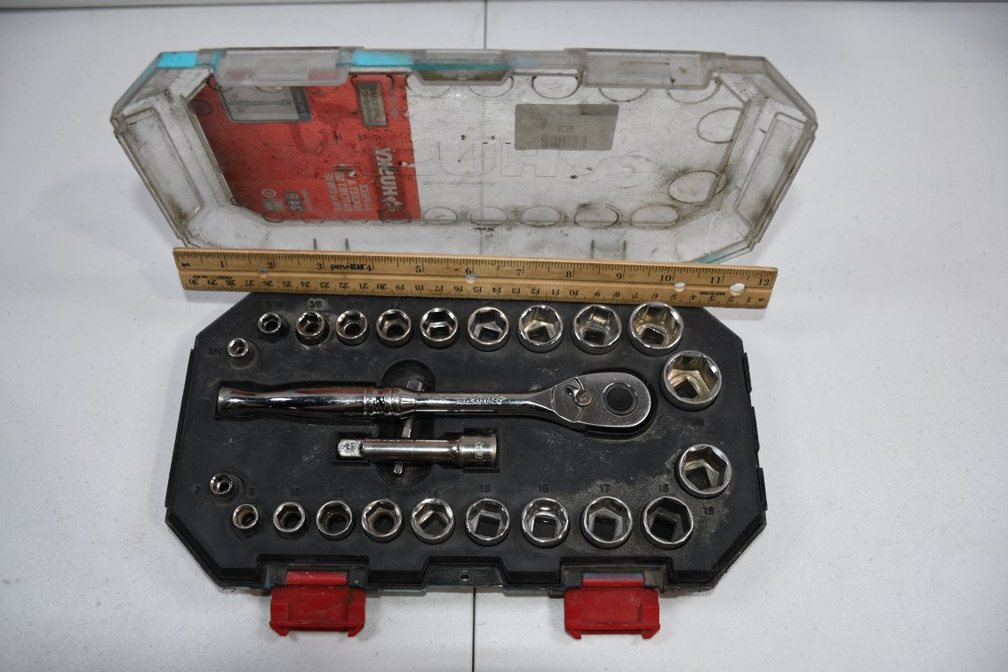Husky 3/8 Drive 24 Piece Socket and Ratchet Set Complete